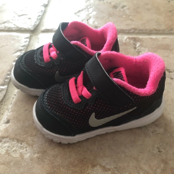 Nike Other - Infant Nikes, sz 4C, black & pink, in great condit